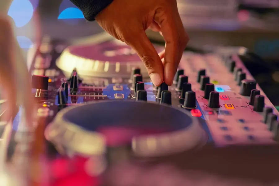 DJs
